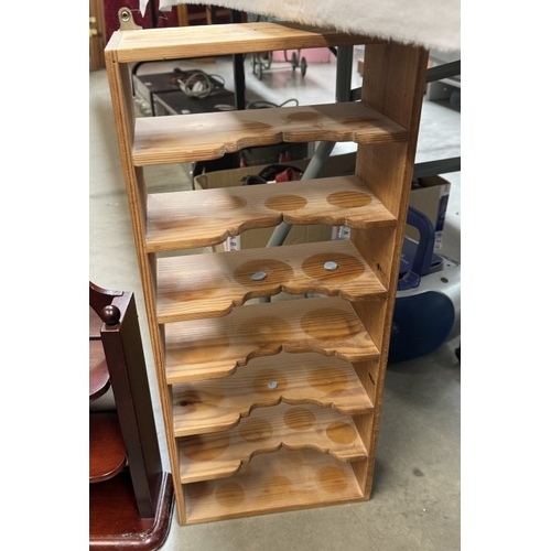 521 - 4 Wooden shelves