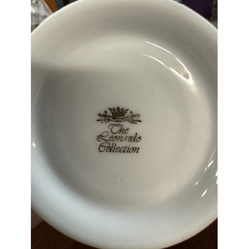 527 - 3 Cup & Saucers / plates