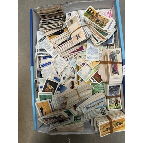 653 - A quantity of collector’s cards in albums & A large lot of loose cards