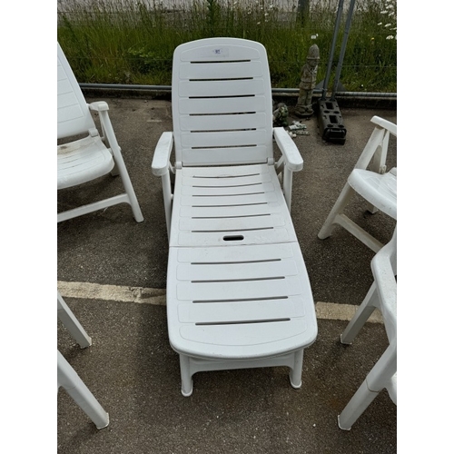 577 - A sun lounger, 4 recliner chairs & 2 solid armchairs. All in white plastic.