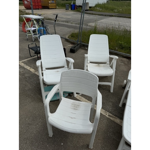 577 - A sun lounger, 4 recliner chairs & 2 solid armchairs. All in white plastic.