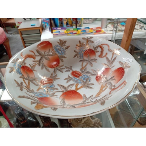 705 - A peach decorative jug & wash bowl