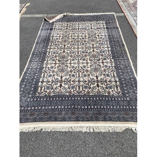 634 - A decorative rug