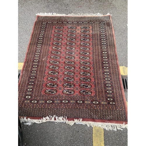 635 - A decorative rug