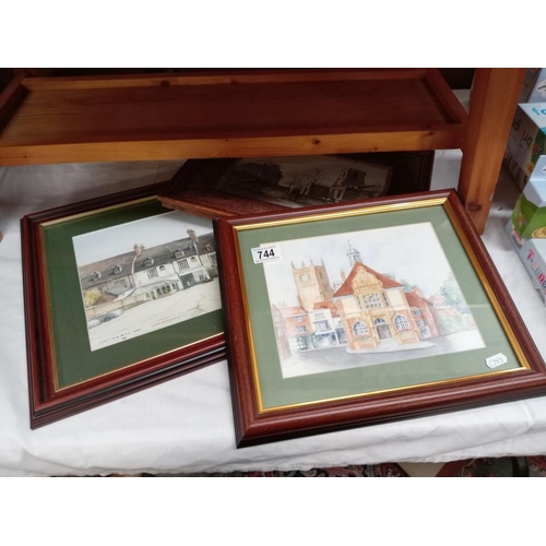 744 - A quantity of framed & glazed prints