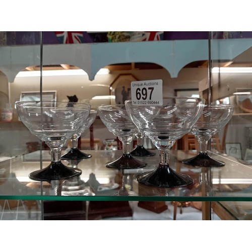 697 - 6 Sundae dishes