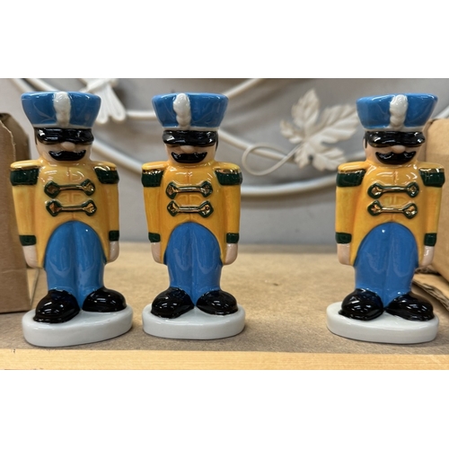 2617 - 3 Wade toy soldiers (With 2 plain boxes)