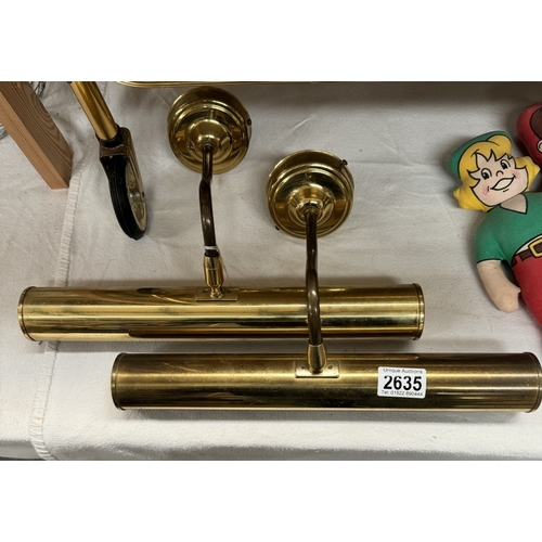 2635 - 2 Brass picture wall lights