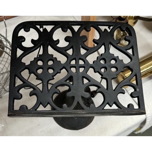 2637 - A cast iron cook book rest & chicken egg basket