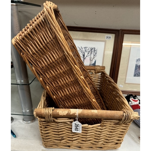 2640 - 2 Wicker baskets