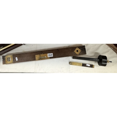 2649 - 3 Pieces of wood and brass tools including A spirit level, carpenters depth marker etc