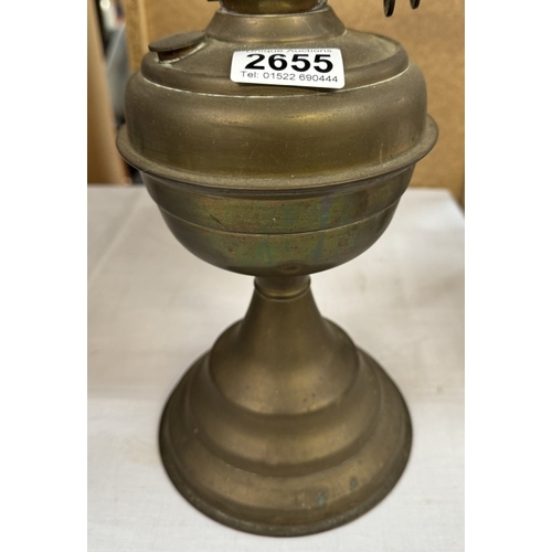 2655 - A vintage brass oil lamp