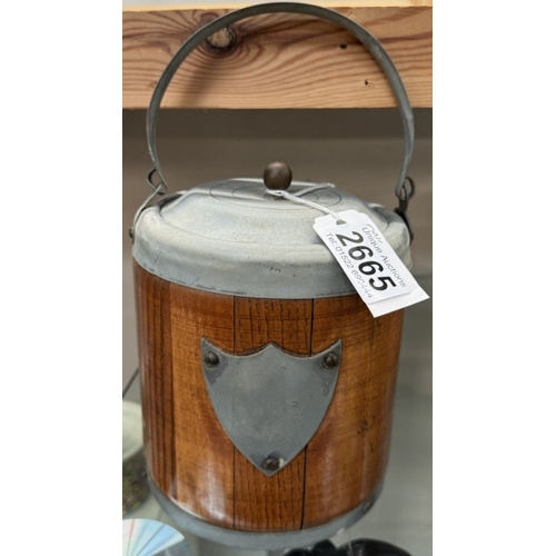 2665 - A vintage wood biscuit barrel