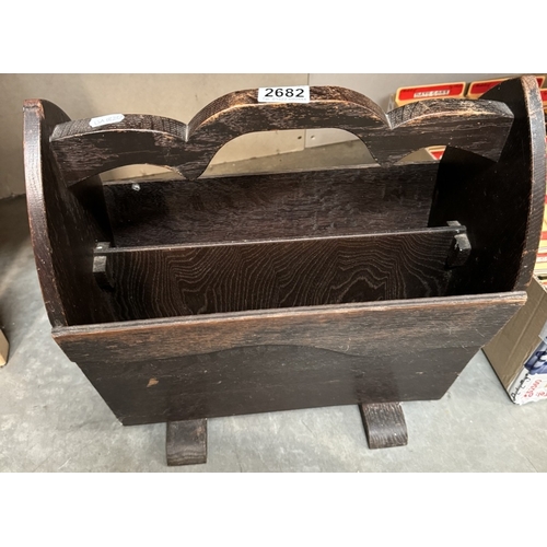 2682 - A 1930s oak magazine rack