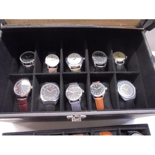 1113 - A case of twenty assorted gent's watches, some working (case lid damaged).