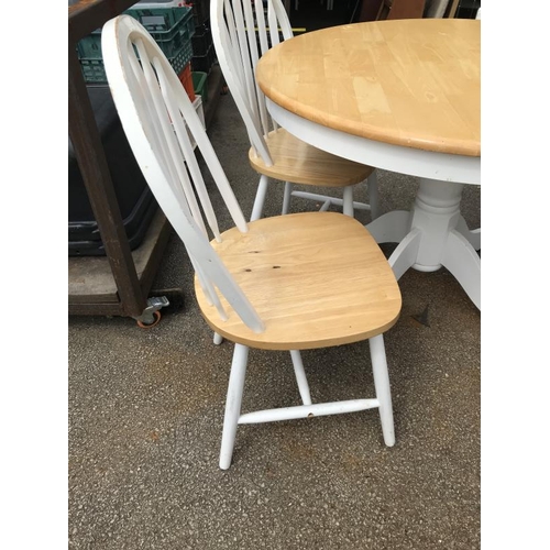 620J - Pine Effect Table with 4 chairs
Pine & White