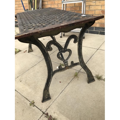 620L - Vintage Metal Garden Table