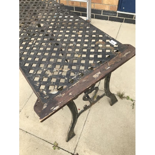 620L - Vintage Metal Garden Table