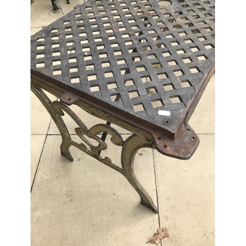 620L - Vintage Metal Garden Table