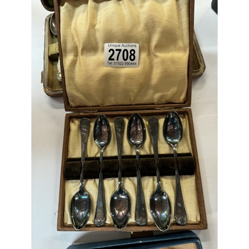 2708 - 2 Sets of cased silver plate spoons, 2 compacts & A royal pin dish