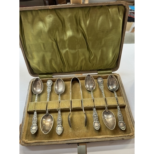 2708 - 2 Sets of cased silver plate spoons, 2 compacts & A royal pin dish