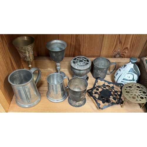 2777 - A quantity of mixed metal ware including cutlery, pewter & tankards etc.