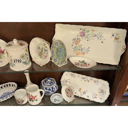 2792 - A selection of floral china including Fortnum & Mason preserve pot etc (2 shelves)