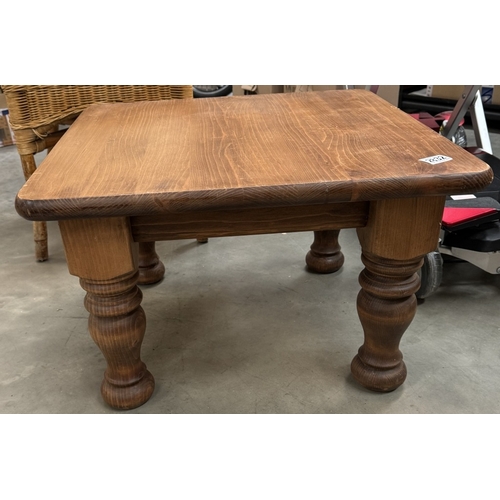 2832 - A solid pine coffee table. 62cm x 62cm x 39cm