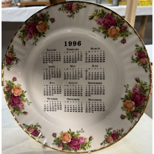 2840 - 3 Old Country Rose calendar plates, 1980, 1996 & 1998