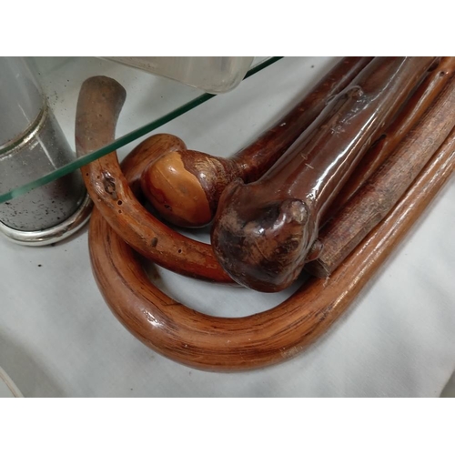 2897 - 5 vintage walking sticks