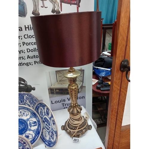 2913 - A gilded spelter ormalu style table lamp