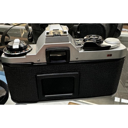 2910 - A Pentax ME super camera & accessories