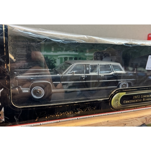 52 - A boxed 1972 Lincoln continental Reagan car 1:24 scale