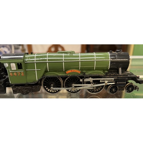 2878 - A Triang Hornby R850/5 Flying Scotsman & tender etc