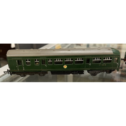 2878 - A Triang Hornby R850/5 Flying Scotsman & tender etc