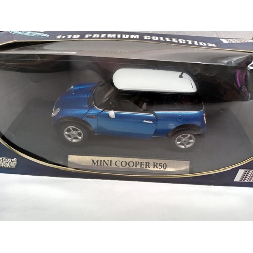 68 - A boxed Moto-Max Mini Cooper R50 scale 1:18