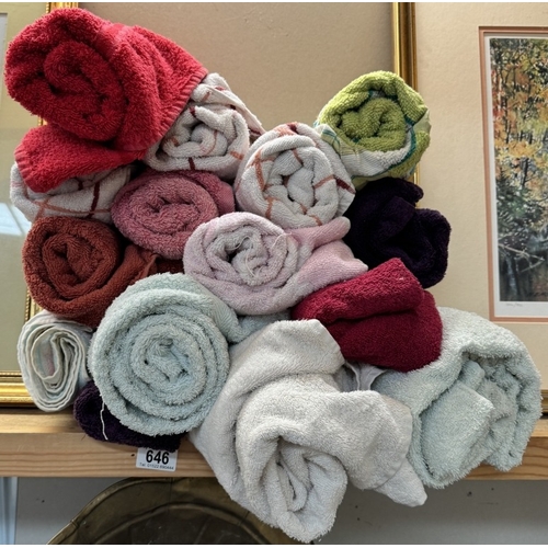 646 - A quantity of towels