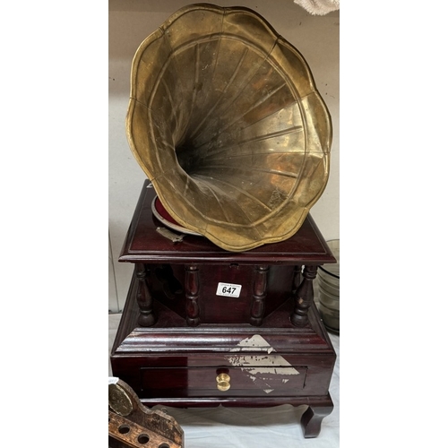 647 - A horn gramophone A/F