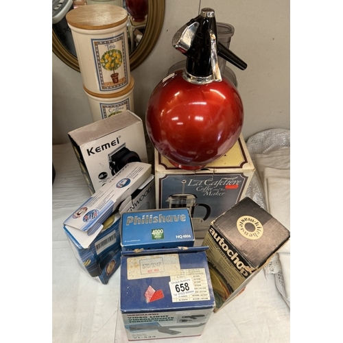 658 - A quantity of kitchenalia etc.