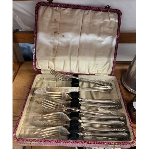 699 - A quantity pewter tankards & EPNS cutlery etc.