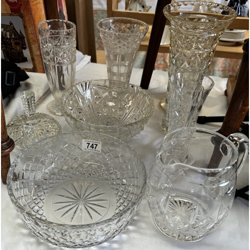 747 - A selection of glass including vases & fruit bowls etc.