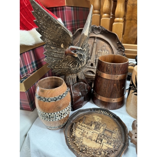 823 - A selection of wooden items including wall plaques & tankards etc.