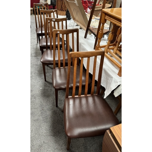 836 - A set of 4 + 1 retro dining chairs