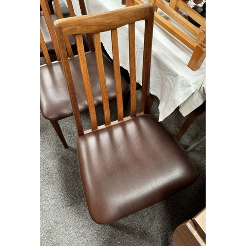 836 - A set of 4 + 1 retro dining chairs