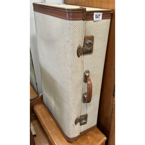 847 - A vintage suitcase