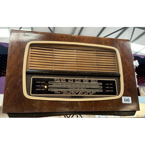 849 - A vintage Regentone valve radio