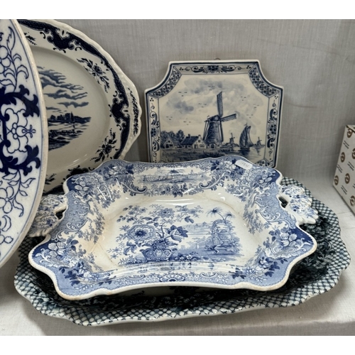 861 - A blue & white meat plate  & tureens etc