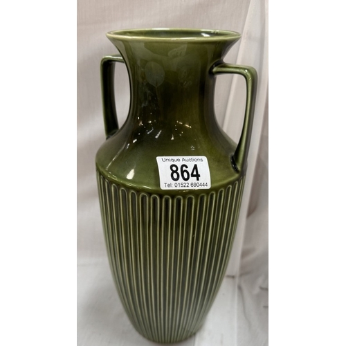 864 - An Eastgate Withernsea pottery double handled vase (Pattern 626)