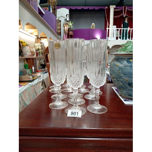 901 - 15 crystal champagne glasses