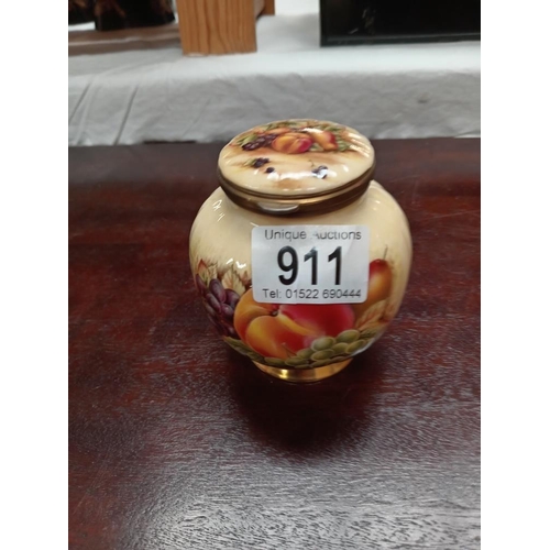 911 - An Aynsley Orchard Gold lidded pot